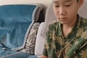 儿子给妈妈缠了1把扇子后暑假没了 妈妈：我儿子正在努力加班中，手快抡冒烟了！